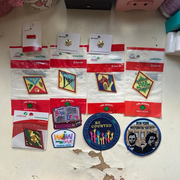 Lot of Girl Scouts Iron On Badges and Pins Brand New - Picture 1 of 8